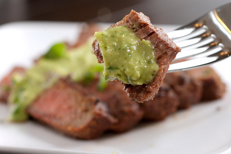 grilled-steak-with-avocado-sauce