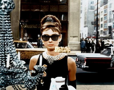 Audrey-Hepburn-Breakfast-at-Tiffany-s-breakfast-at-tiffanys-32730013-600-477