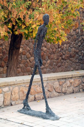 L'Homme qui marche I / Alberto Giacometti