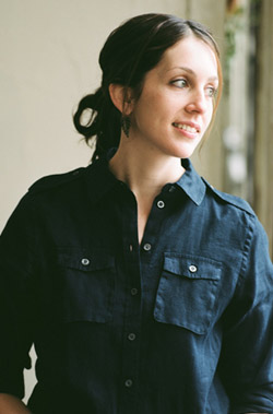 لیز مور، نویسنده
