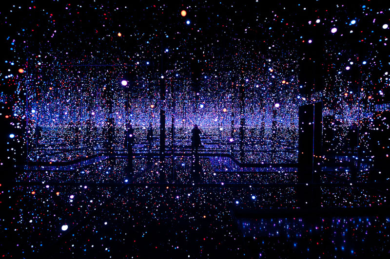 Yayoyi-Kusama_night_gooshe